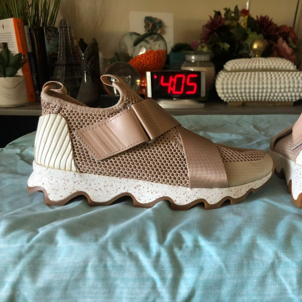Sorel Kinetic Sneakers Tan sz 8 NEW Women's Shoes
